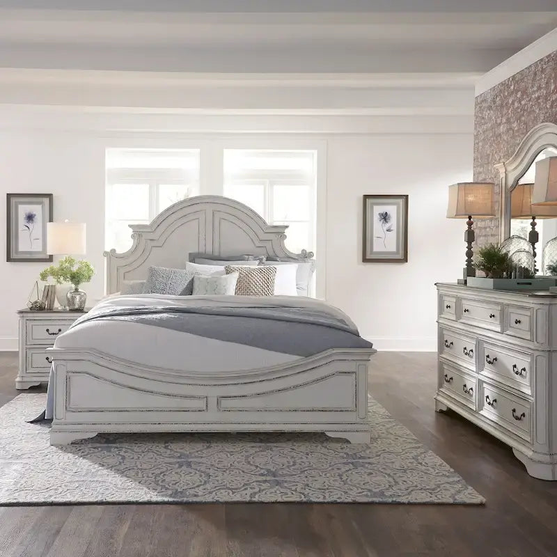 Lit à panneau, commode avec miroir et table de nuit