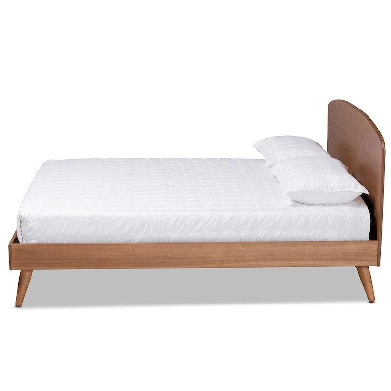 Lit plateforme transitionnel de style Mid-Century Modern en noyer