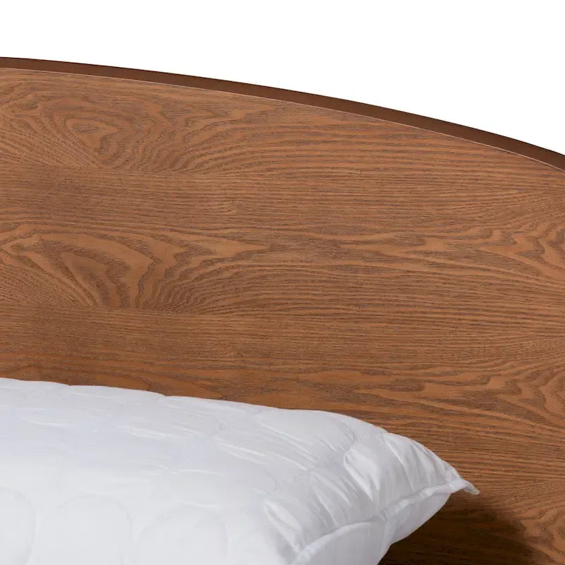 Lit plateforme transitionnel de style Mid-Century Modern en noyer