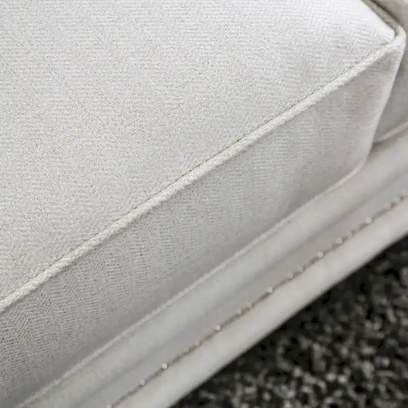 Canapé Tigg contemporain en chenille blanche, rembourré, avec clous décoratifs