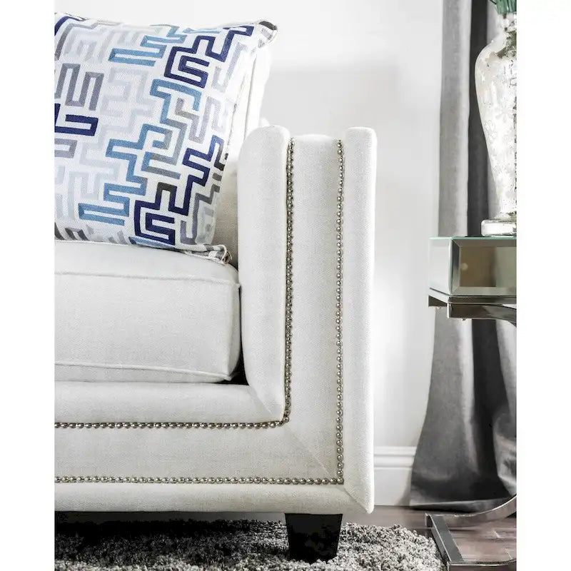 Canapé Tigg contemporain en chenille blanche, rembourré, avec clous décoratifs